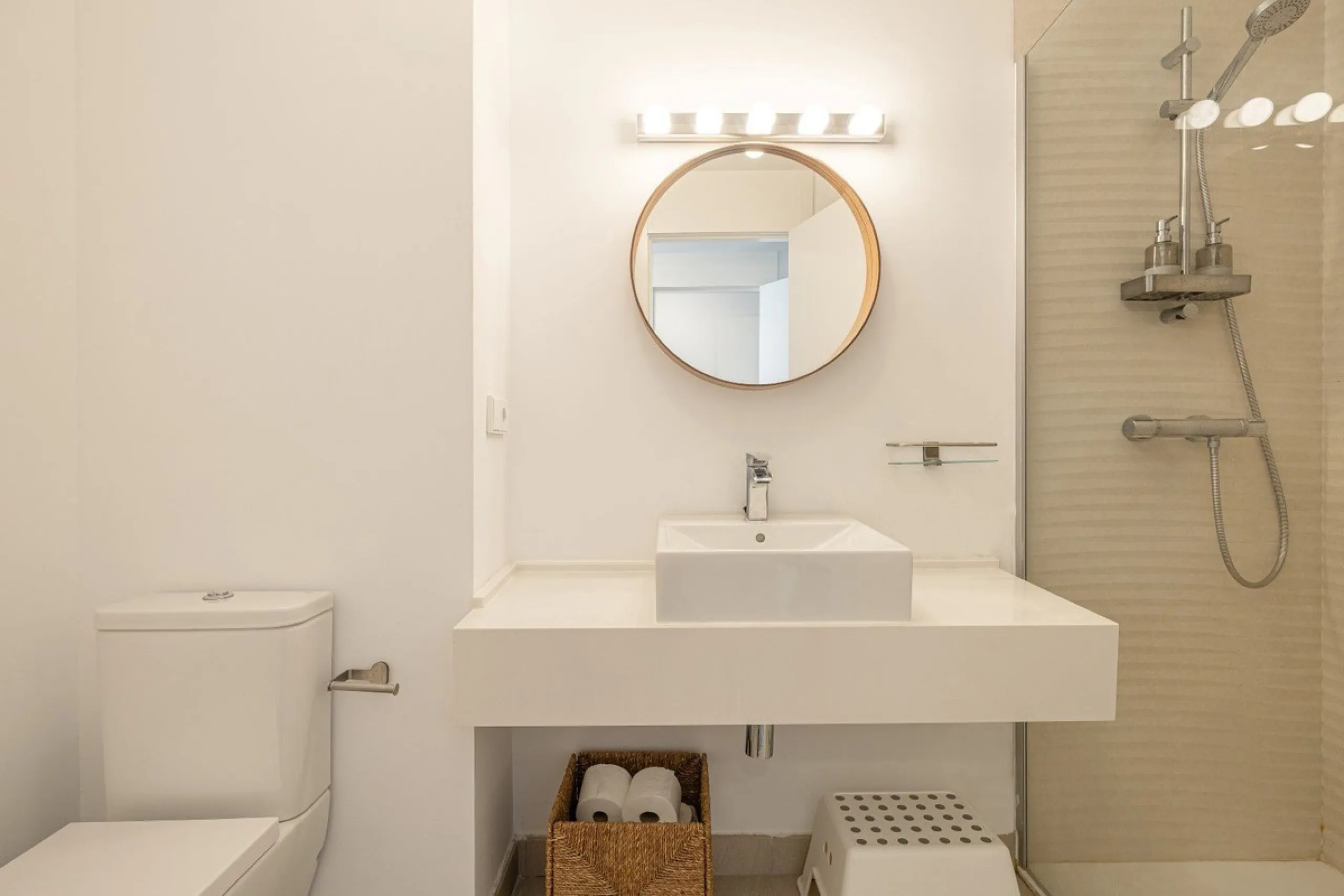 Apartment - Ground Floor Apartment в продаже в Estepona, Málaga. В доме 2 спален и 2 ванных комнат. Площадь дома 70 м². Площадь участка 27 м²