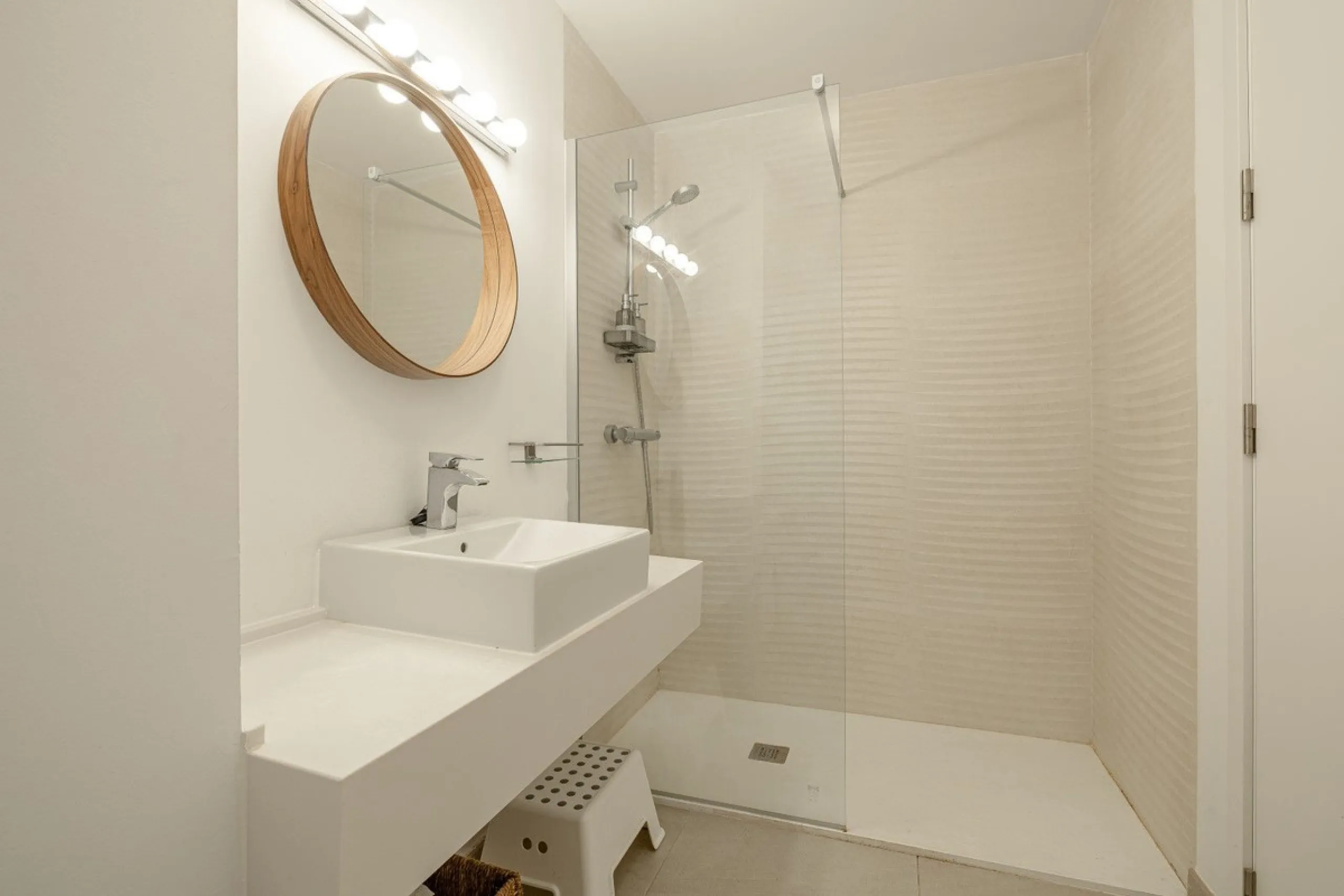 Apartment - Ground Floor Apartment в продаже в Estepona, Málaga. В доме 2 спален и 2 ванных комнат. Площадь дома 70 м². Площадь участка 27 м²