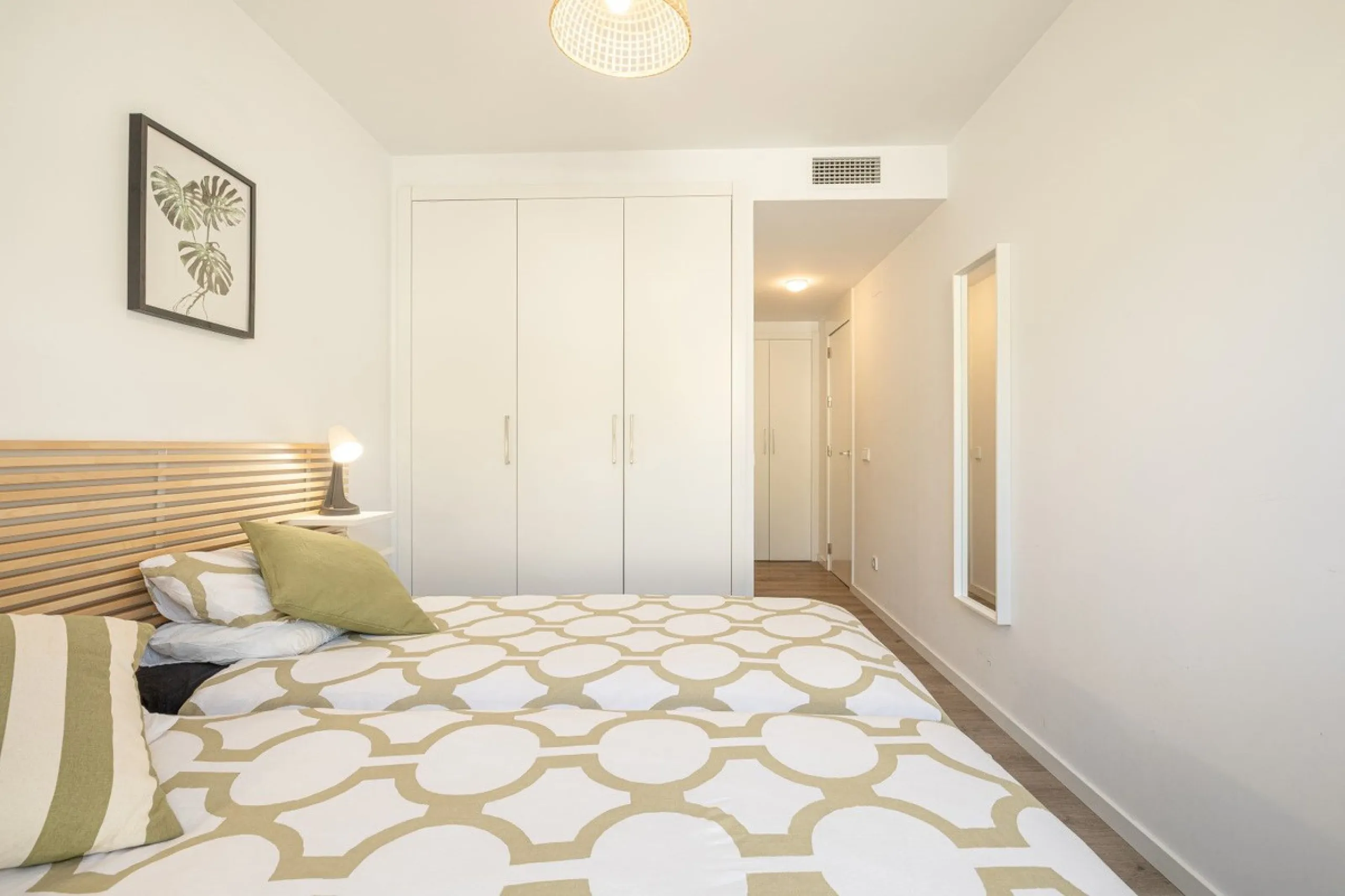 Apartment - Ground Floor Apartment в продаже в Estepona, Málaga. В доме 2 спален и 2 ванных комнат. Площадь дома 70 м². Площадь участка 27 м²