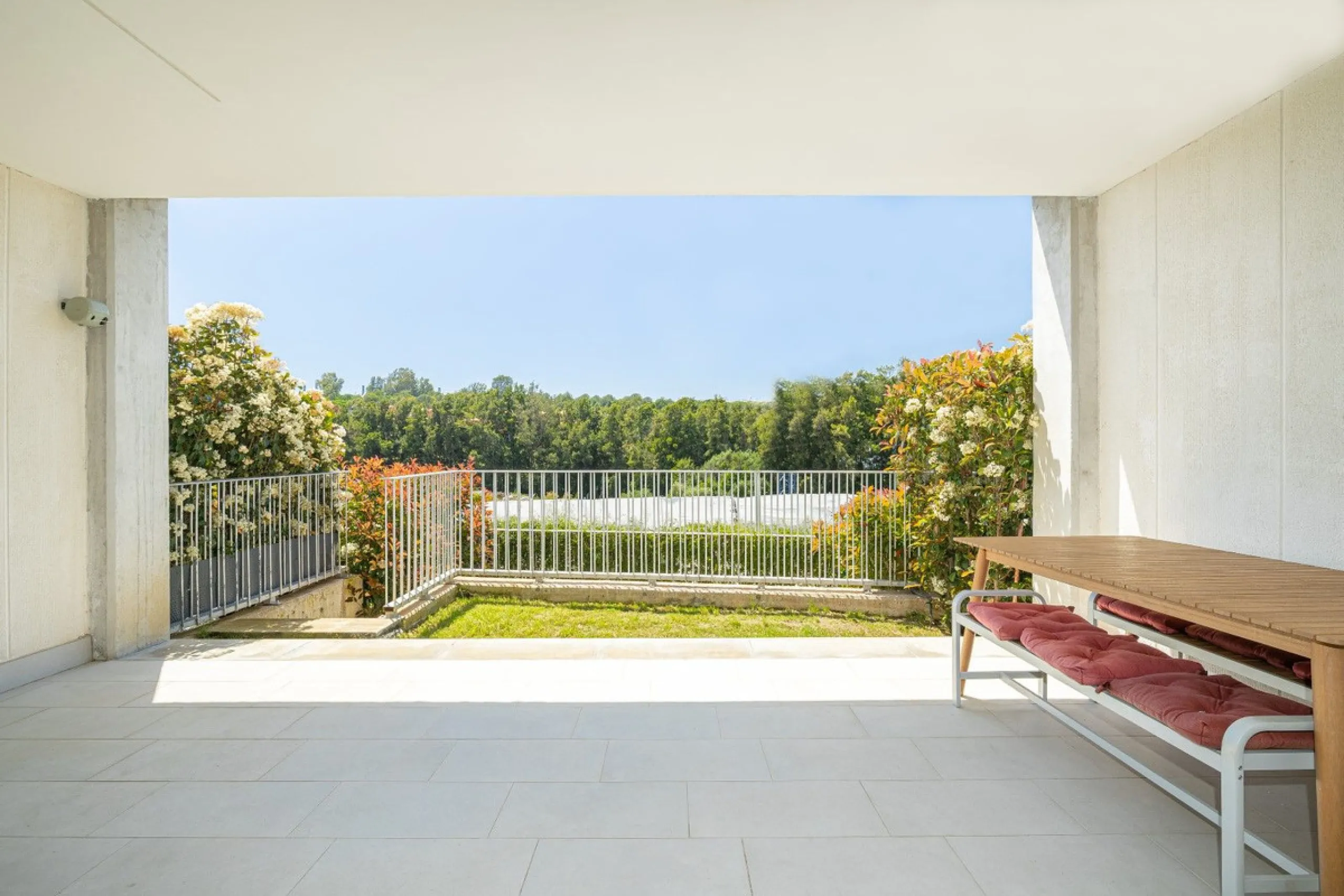Apartment - Ground Floor Apartment в продаже в Estepona, Málaga. В доме 2 спален и 2 ванных комнат. Площадь дома 70 м². Площадь участка 27 м²