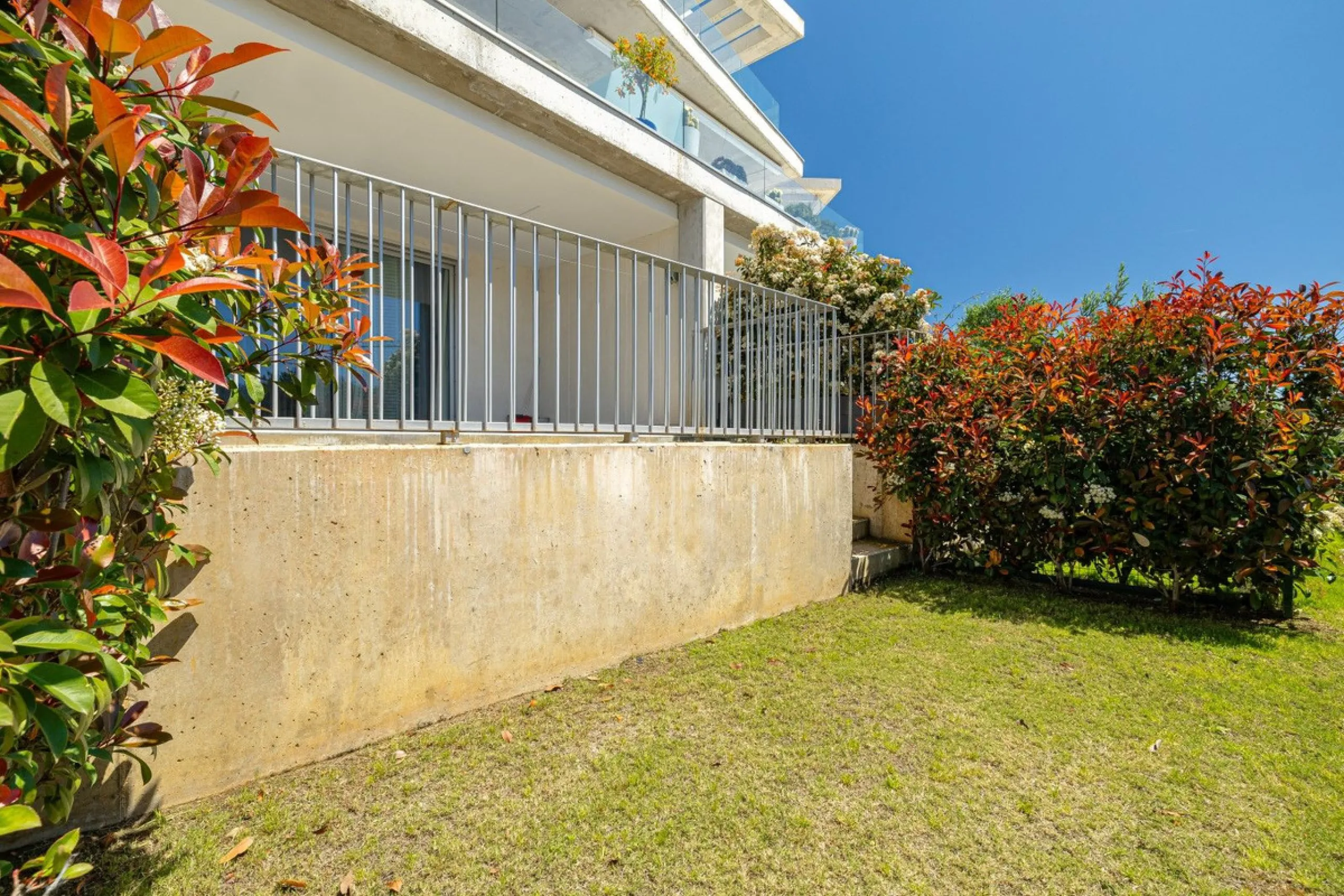Apartment - Ground Floor Apartment в продаже в Estepona, Málaga. В доме 2 спален и 2 ванных комнат. Площадь дома 70 м². Площадь участка 27 м²