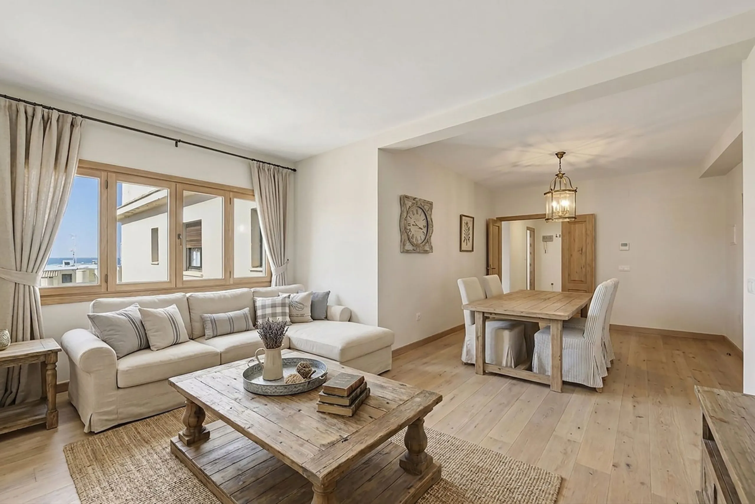 Vibrant City Living: Top Floor Jewel in the Heart of Marbella