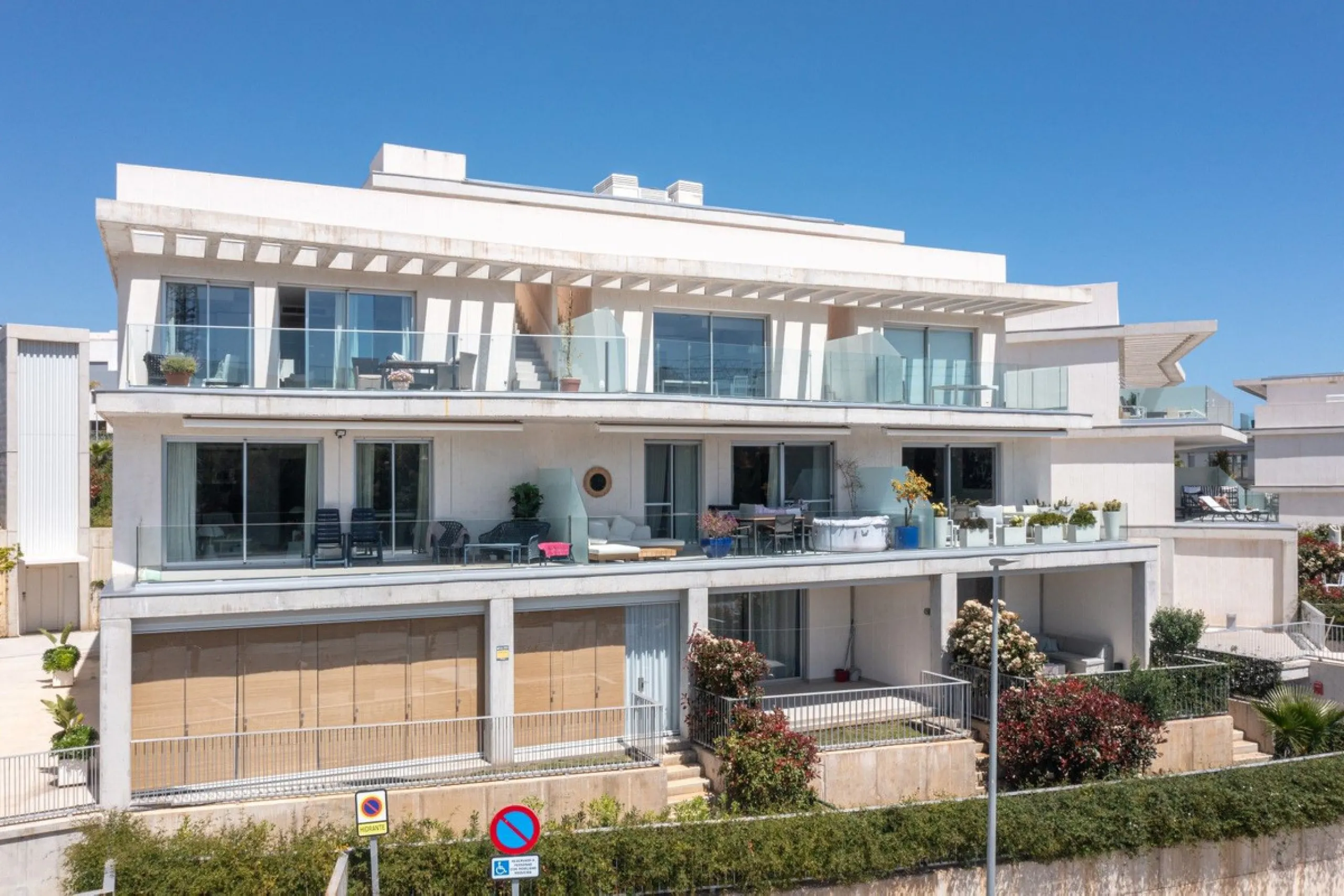 Apartment - Ground Floor Apartment в продаже в Estepona, Málaga. В доме 2 спален и 2 ванных комнат. Площадь дома 70 м². Площадь участка 27 м²