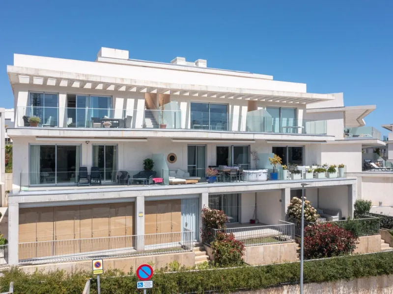 Apartment - Ground Floor Apartment в продаже в Estepona, Málaga. В доме 2 спален и 2 ванных комнат. Площадь дома 70 м². Площадь участка 27 м²