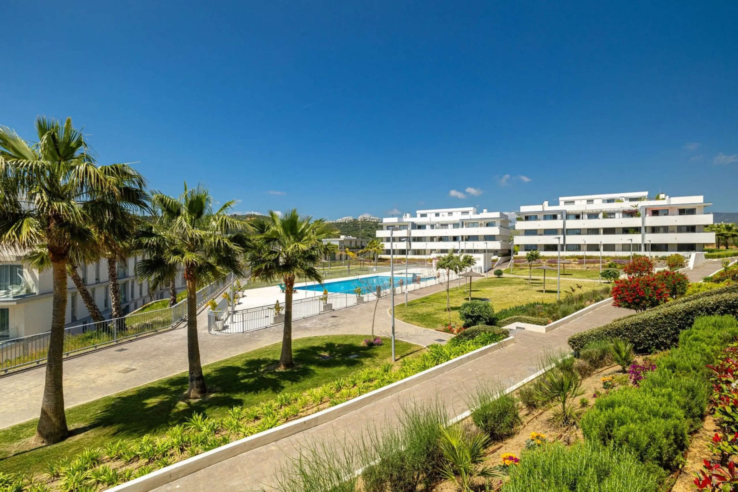 Apartment - Ground Floor Apartment в продаже в Estepona, Málaga. В доме 2 спален и 2 ванных комнат. Площадь дома 70 м². Площадь участка 27 м²