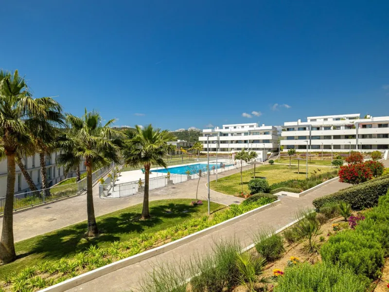 Apartment - Ground Floor Apartment в продаже в Estepona, Málaga. В доме 2 спален и 2 ванных комнат. Площадь дома 70 м². Площадь участка 27 м²