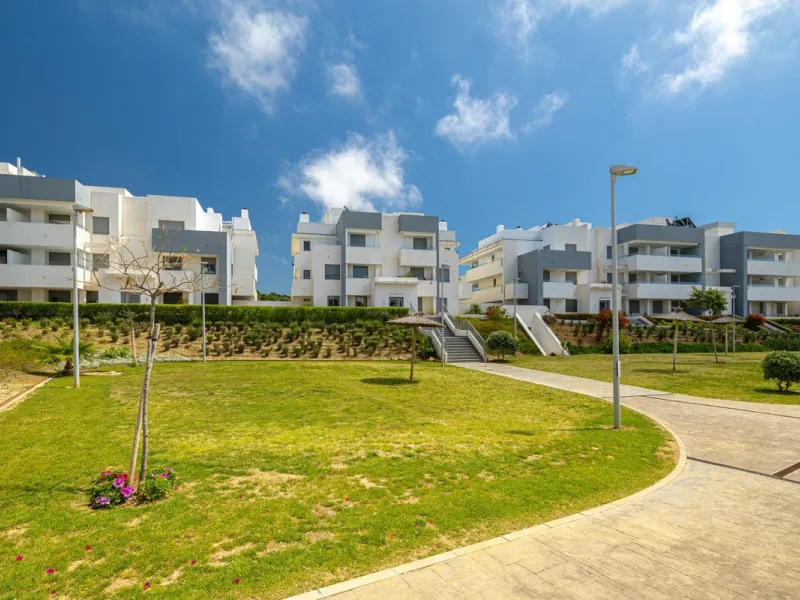 Apartment - Ground Floor Apartment в продаже в Estepona, Málaga. В доме 2 спален и 2 ванных комнат. Площадь дома 70 м². Площадь участка 27 м²