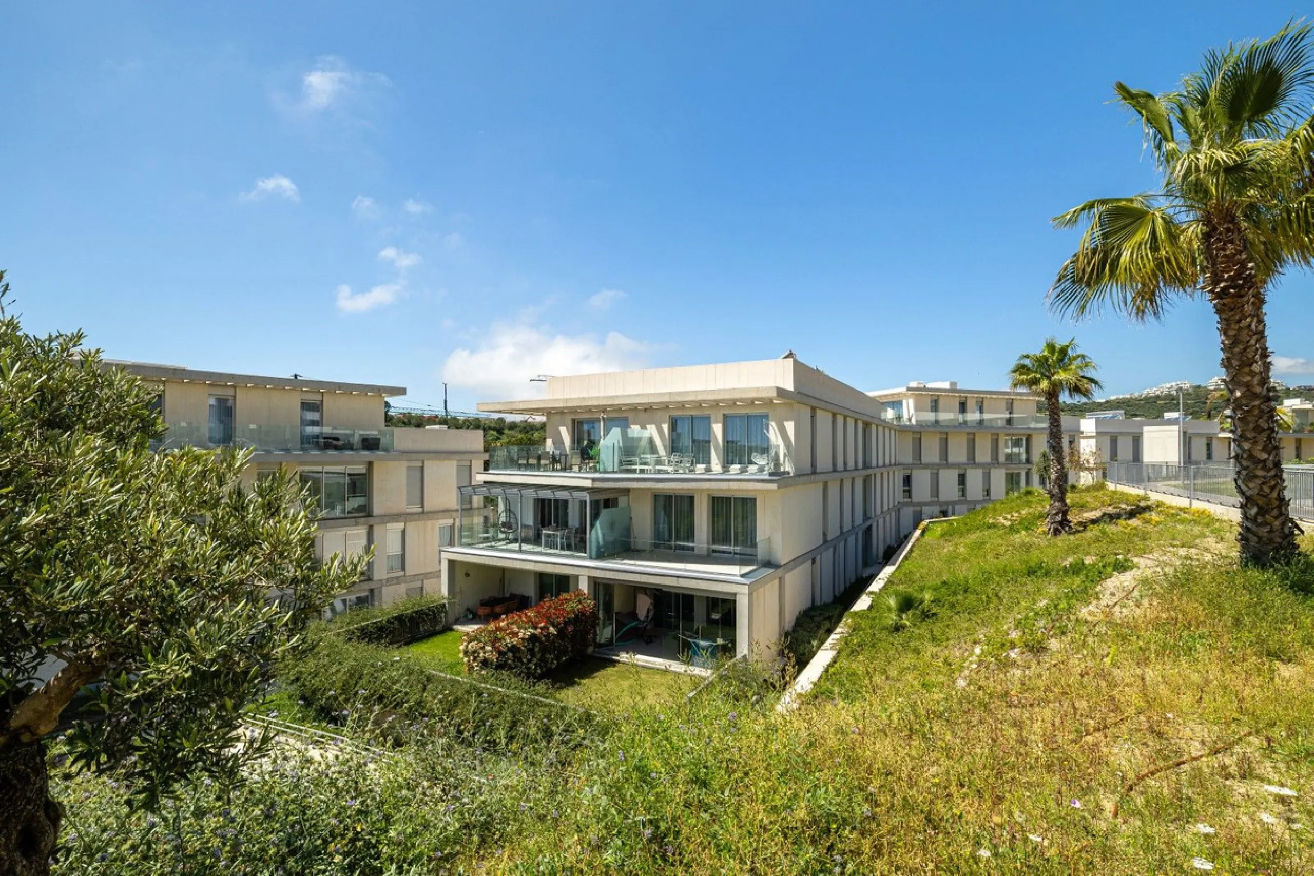 Apartment - Ground Floor Apartment в продаже в Estepona, Málaga. В доме 2 спален и 2 ванных комнат. Площадь дома 70 м². Площадь участка 27 м²