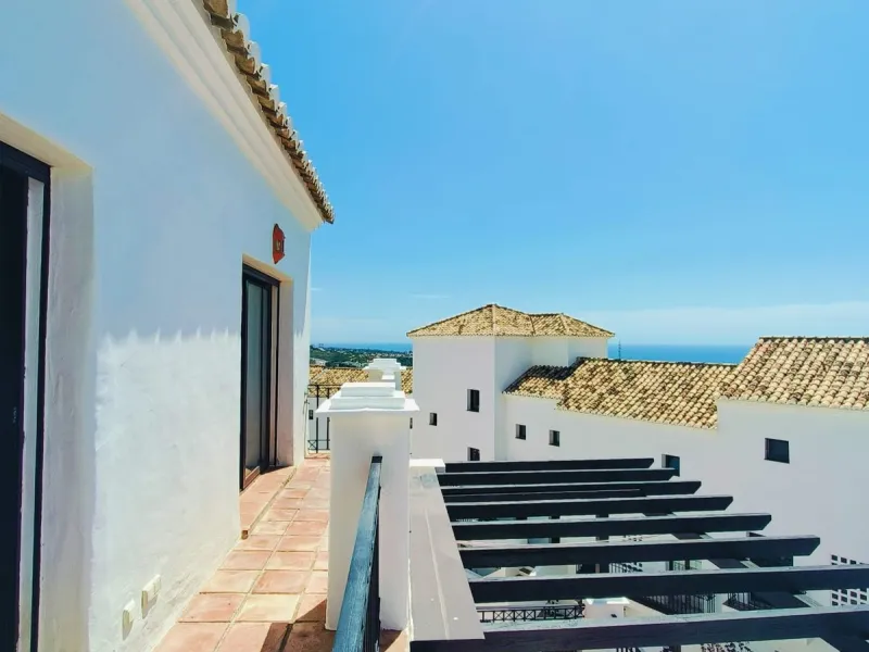 Discover your dream home with this stunning townhouse in the prestigious Pueblo Los Monteros Urb. located in Altos de Los Monteros, Marbella.