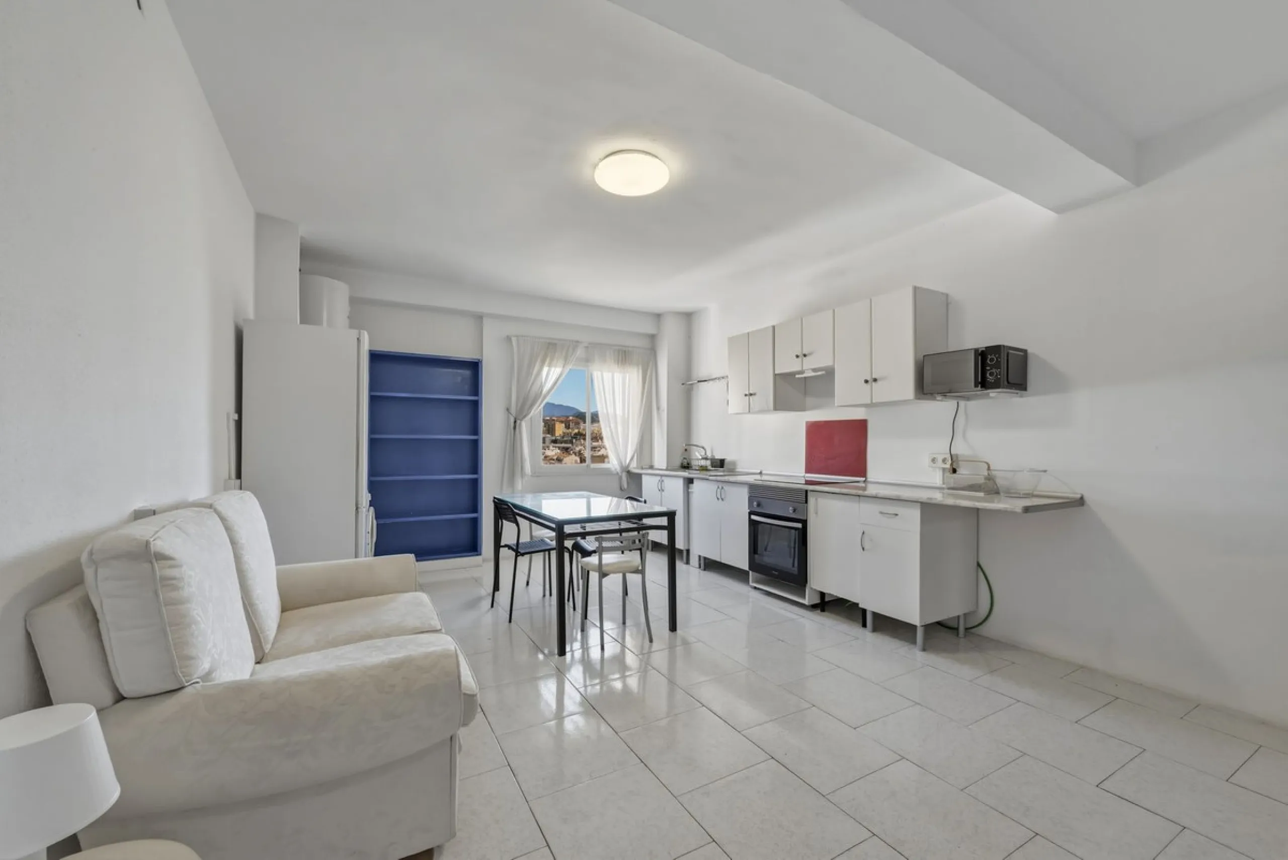 Vibrant City Living: Top Floor Jewel in the Heart of Marbella