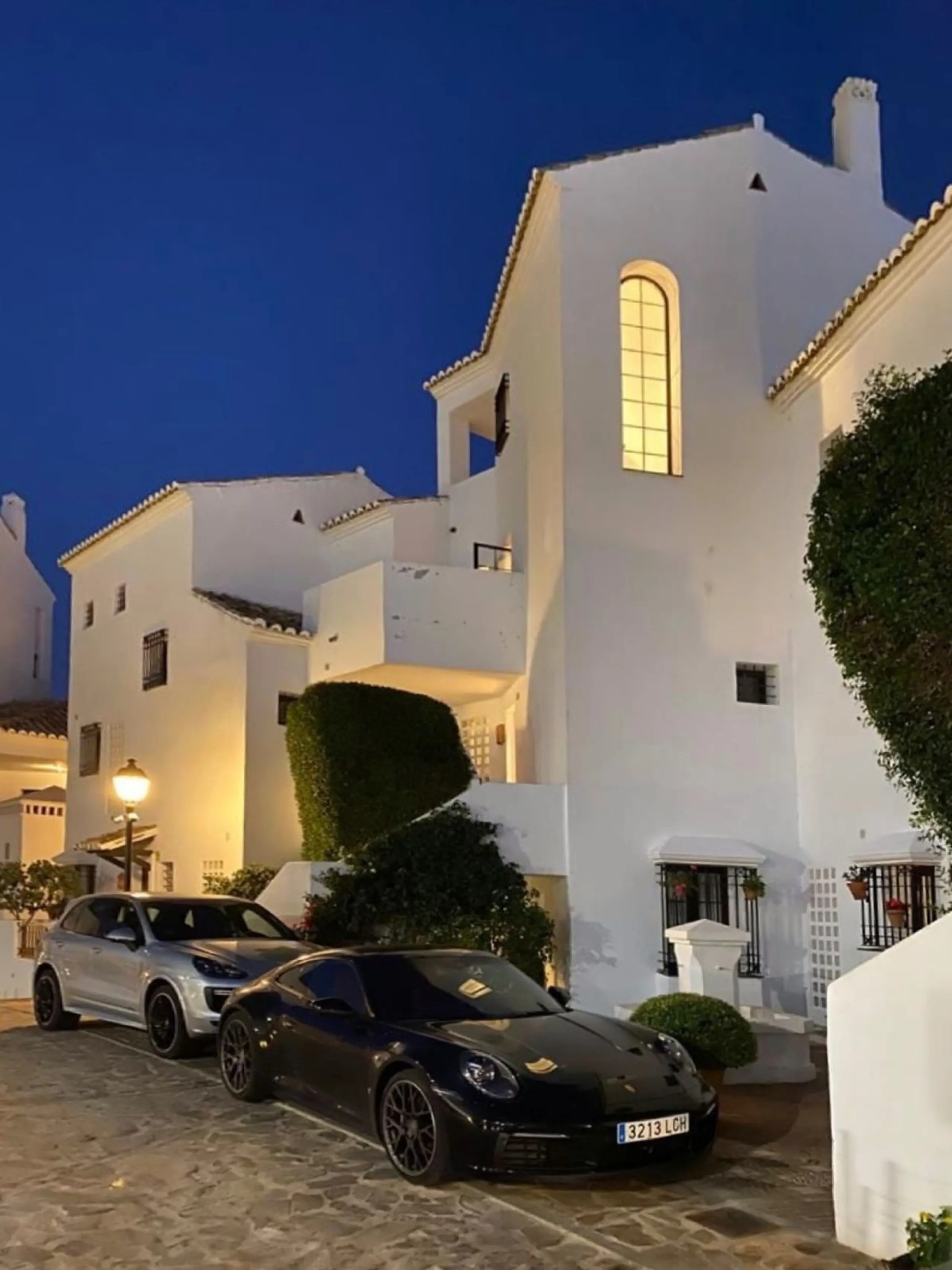 Discover your dream home with this stunning townhouse in the prestigious Pueblo Los Monteros Urb. located in Altos de Los Monteros, Marbella.