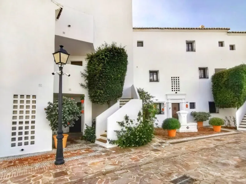 Discover your dream home with this stunning townhouse in the prestigious Pueblo Los Monteros Urb. located in Altos de Los Monteros, Marbella.