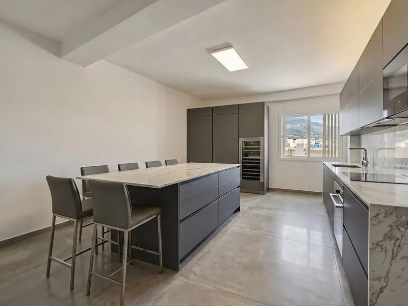 Vibrant City Living: Top Floor Jewel in the Heart of Marbella