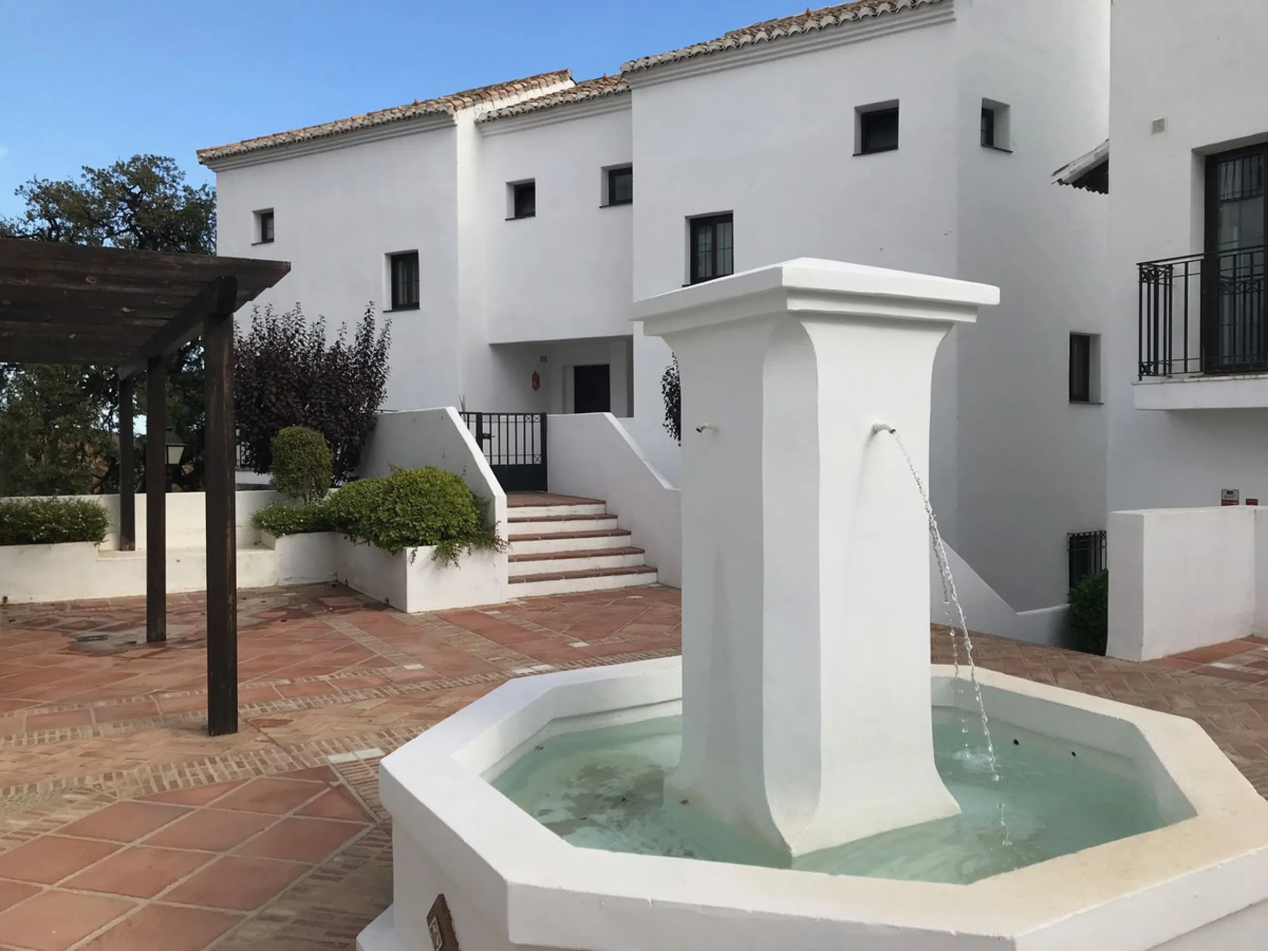 Discover your dream home with this stunning townhouse in the prestigious Pueblo Los Monteros Urb. located in Altos de Los Monteros, Marbella.