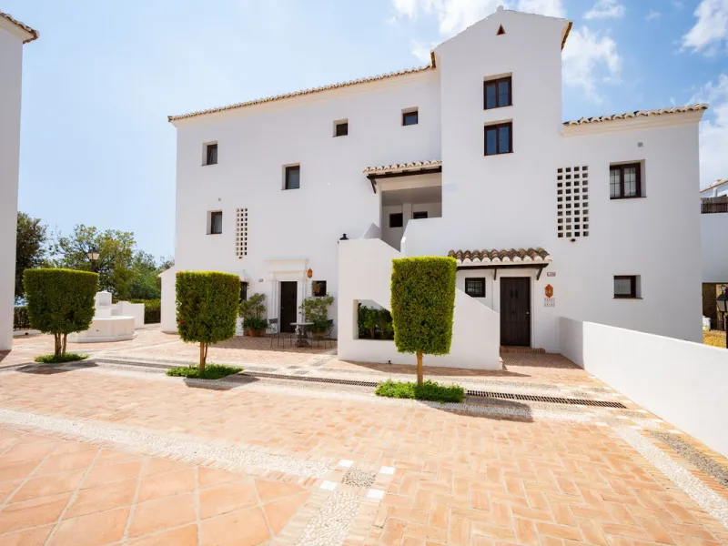 Discover your dream home with this stunning townhouse in the prestigious Pueblo Los Monteros Urb. located in Altos de Los Monteros, Marbella.