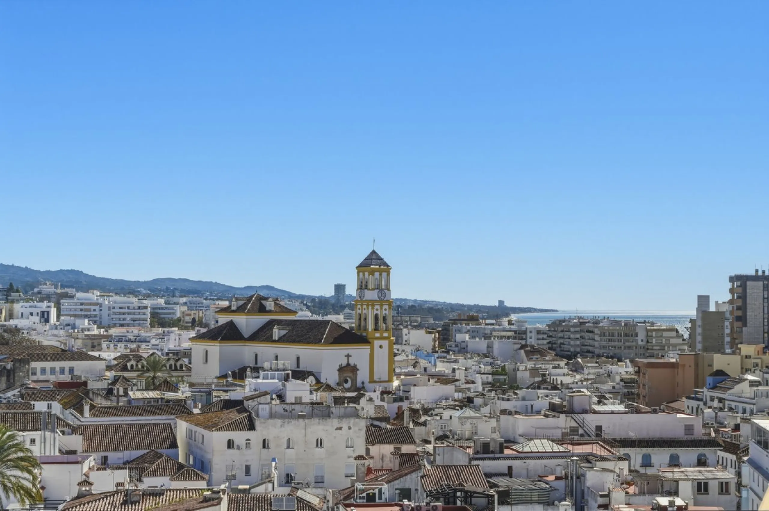 Vibrant City Living: Top Floor Jewel in the Heart of Marbella