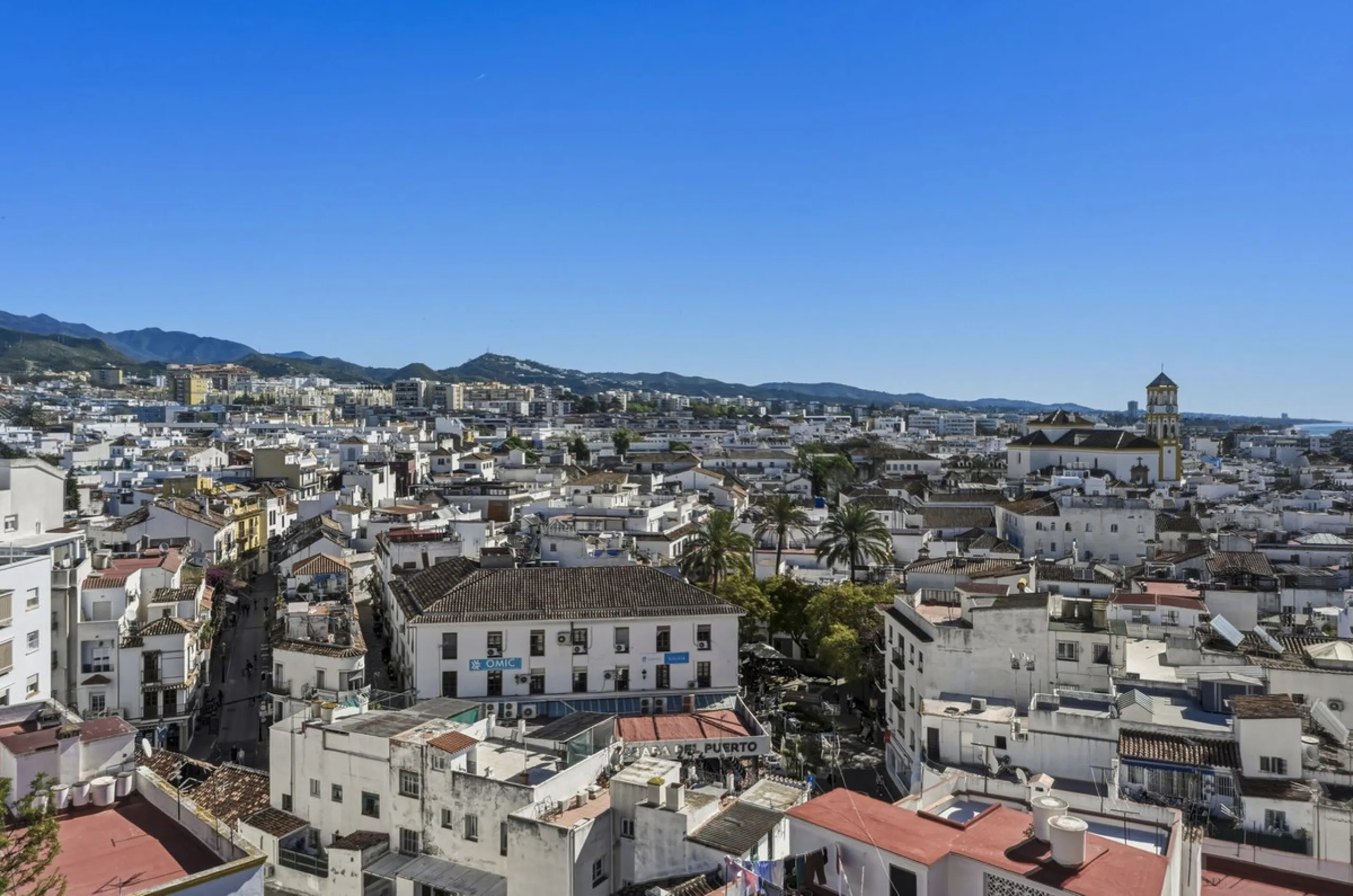 Vibrant City Living: Top Floor Jewel in the Heart of Marbella