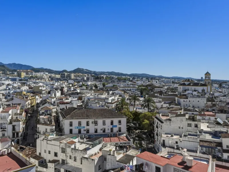 Vibrant City Living: Top Floor Jewel in the Heart of Marbella