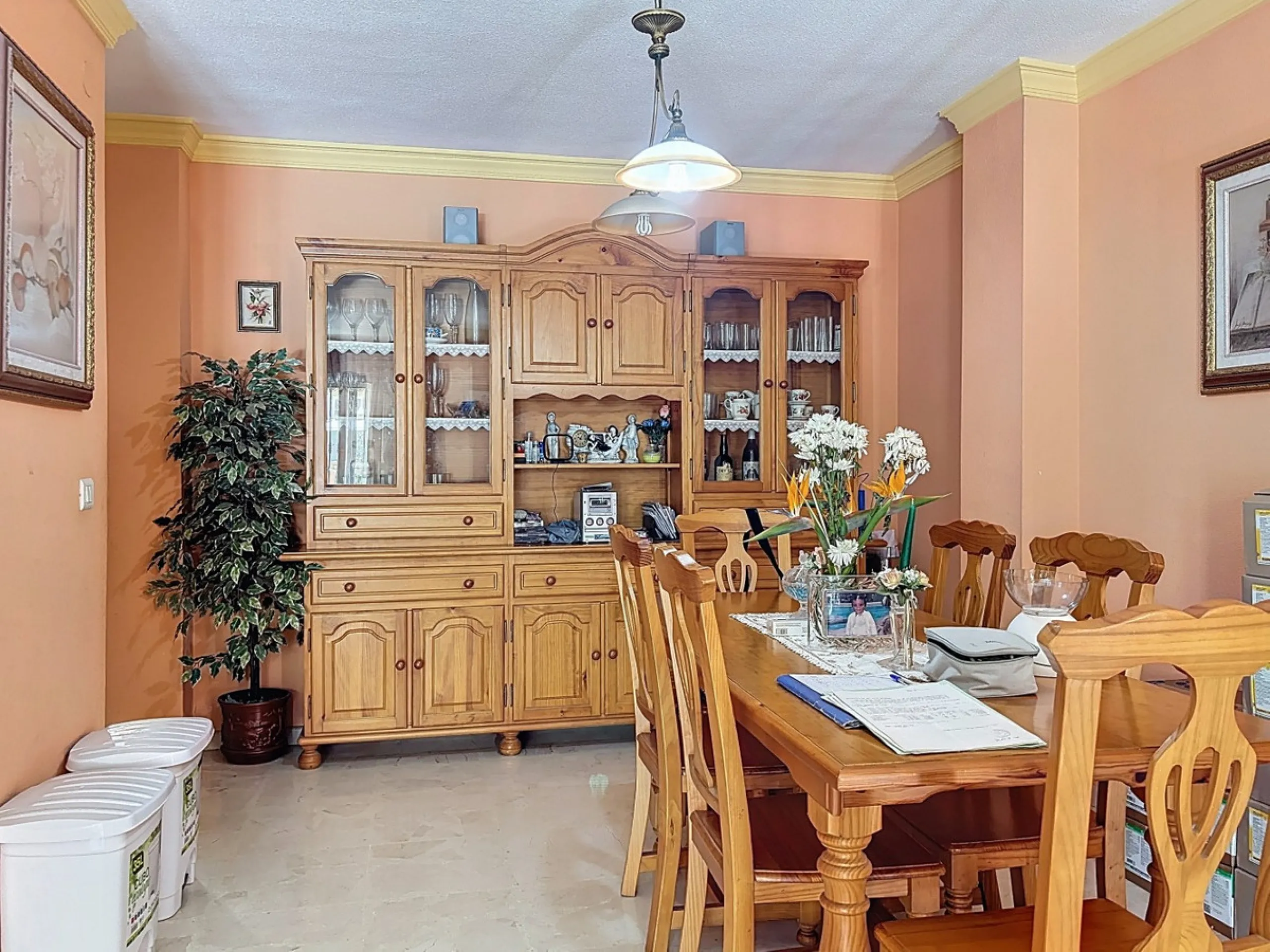 Located in the desirable residential area of El Tomillar, Torre del Mar, this spacious townhouse offers more than 210 m2 of built space across multiple levels, designed for comfortable family living. The property boasts six bedrooms and three full bathroo
