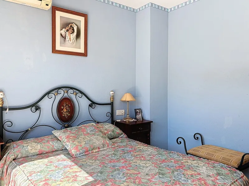 Located in the desirable residential area of El Tomillar, Torre del Mar, this spacious townhouse offers more than 210 m2 of built space across multiple levels, designed for comfortable family living. The property boasts six bedrooms and three full bathroo