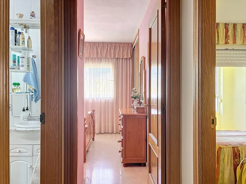Located in the desirable residential area of El Tomillar, Torre del Mar, this spacious townhouse offers more than 210 m2 of built space across multiple levels, designed for comfortable family living. The property boasts six bedrooms and three full bathroo