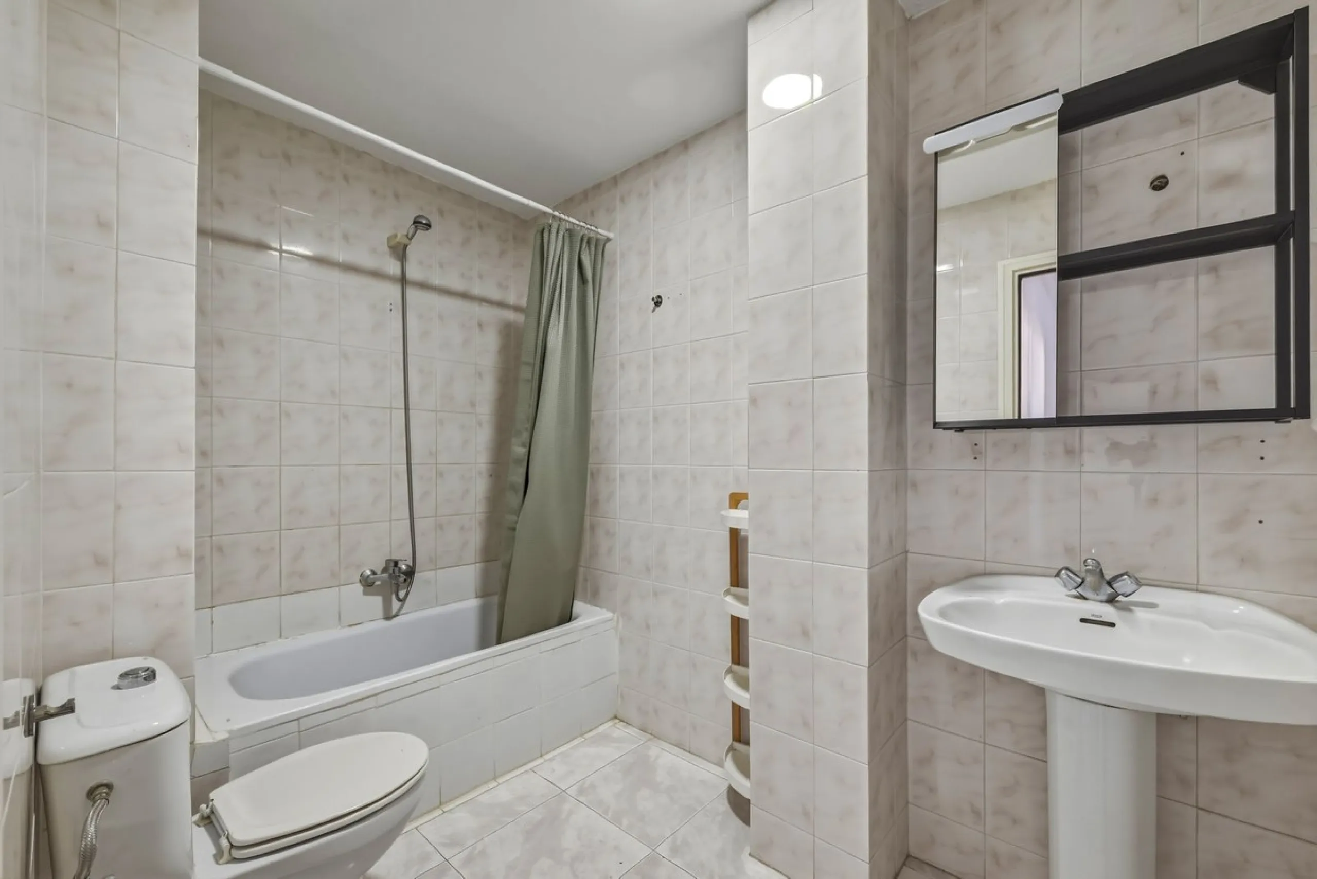 Vibrant City Living: Top Floor Jewel in the Heart of Marbella