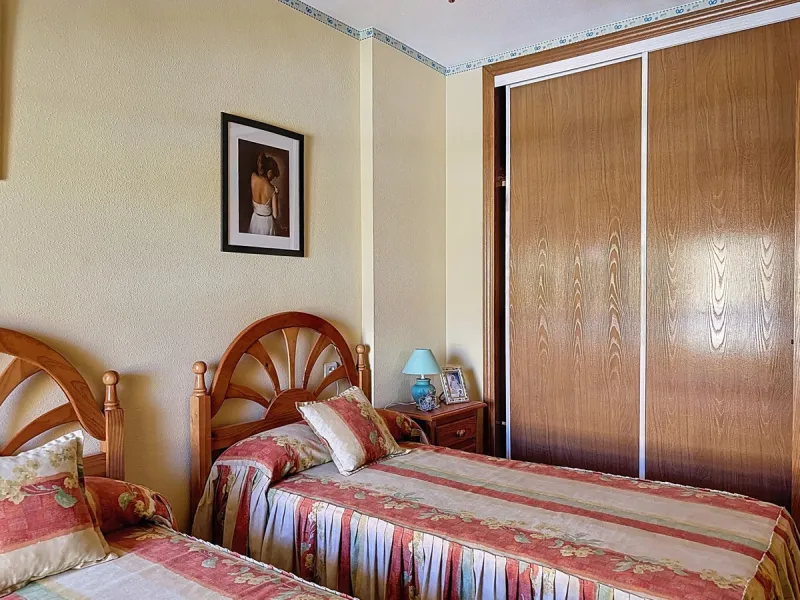 Located in the desirable residential area of El Tomillar, Torre del Mar, this spacious townhouse offers more than 210 m2 of built space across multiple levels, designed for comfortable family living. The property boasts six bedrooms and three full bathroo