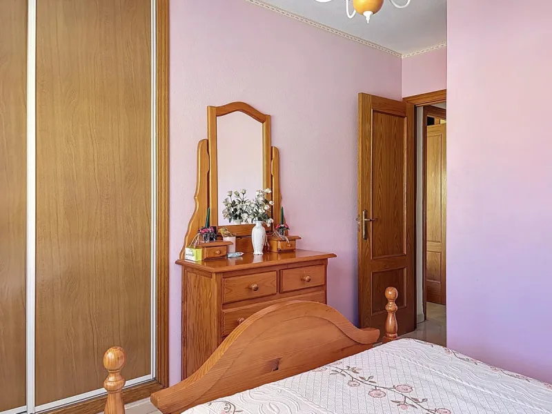 Located in the desirable residential area of El Tomillar, Torre del Mar, this spacious townhouse offers more than 210 m2 of built space across multiple levels, designed for comfortable family living. The property boasts six bedrooms and three full bathroo