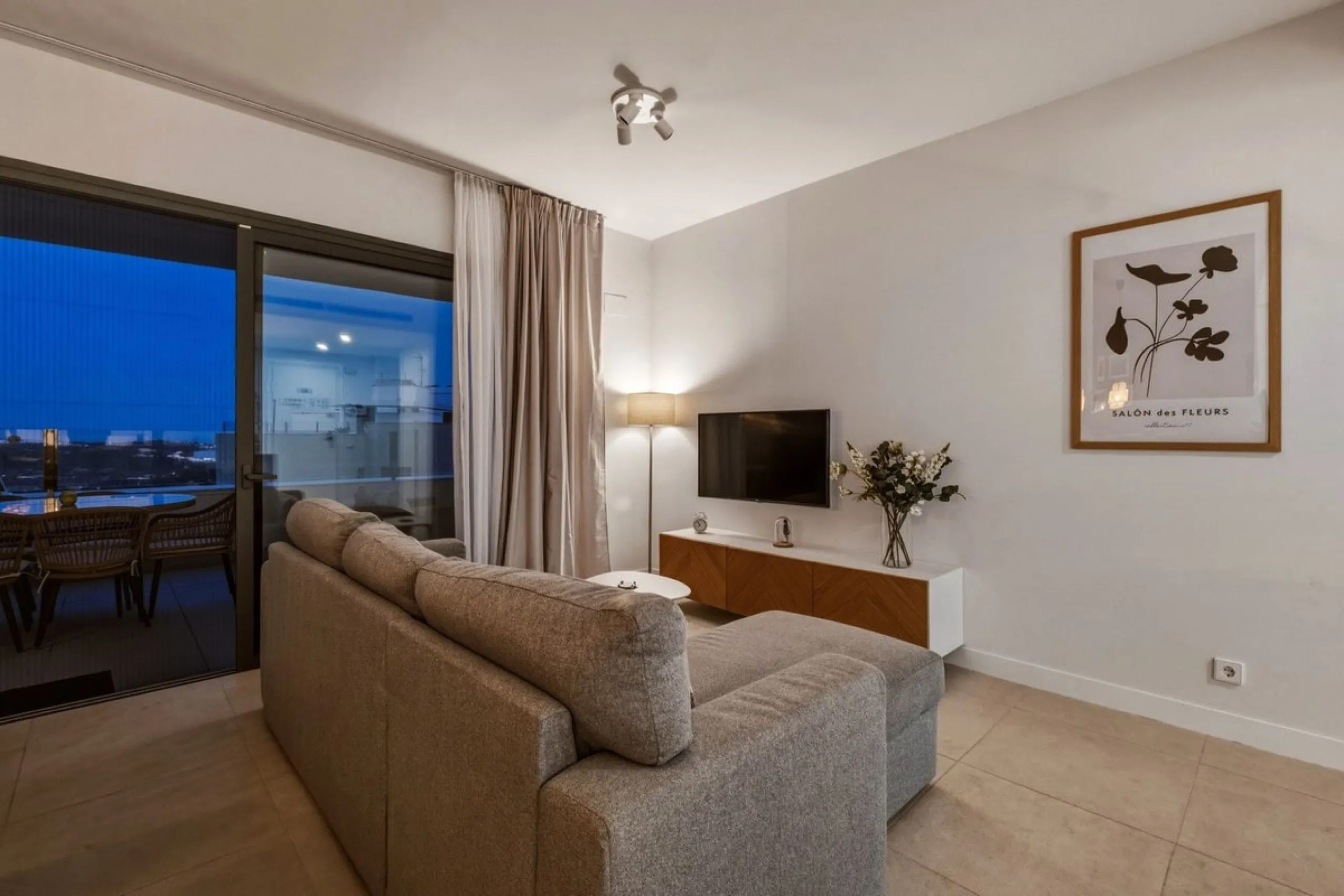 Moderne Wohnung mit zwei Schlafzimmern in Calanova Golf
