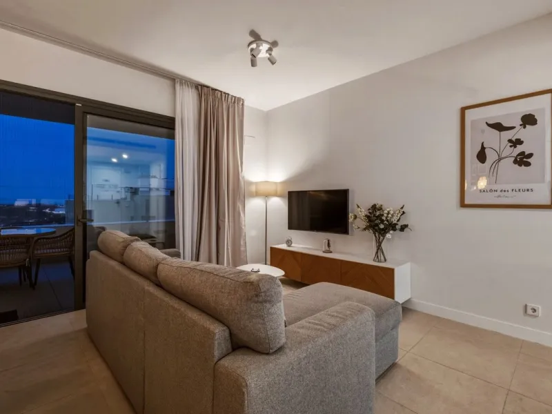 Moderne Wohnung mit zwei Schlafzimmern in Calanova Golf