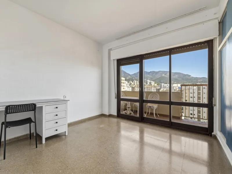 Vibrant City Living: Top Floor Jewel in the Heart of Marbella