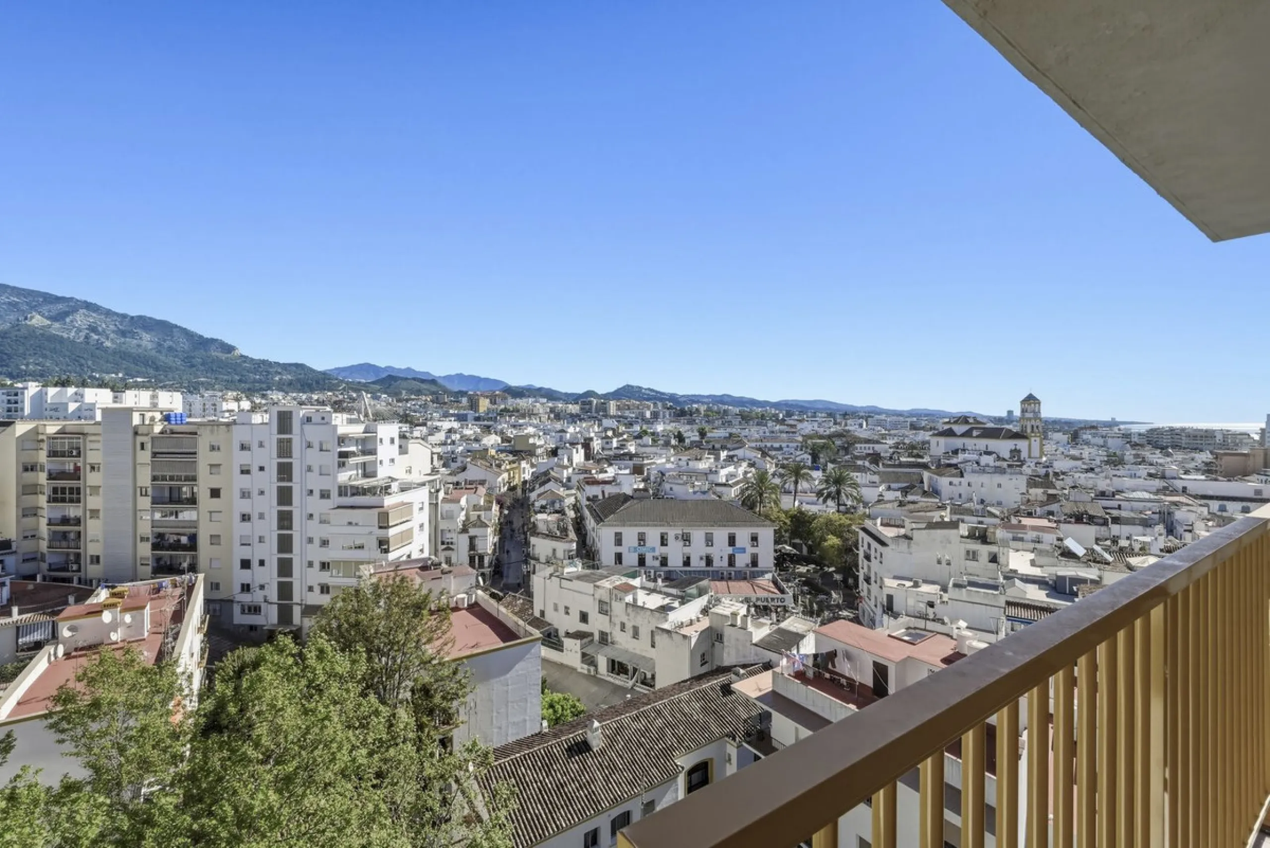 Vibrant City Living: Top Floor Jewel in the Heart of Marbella