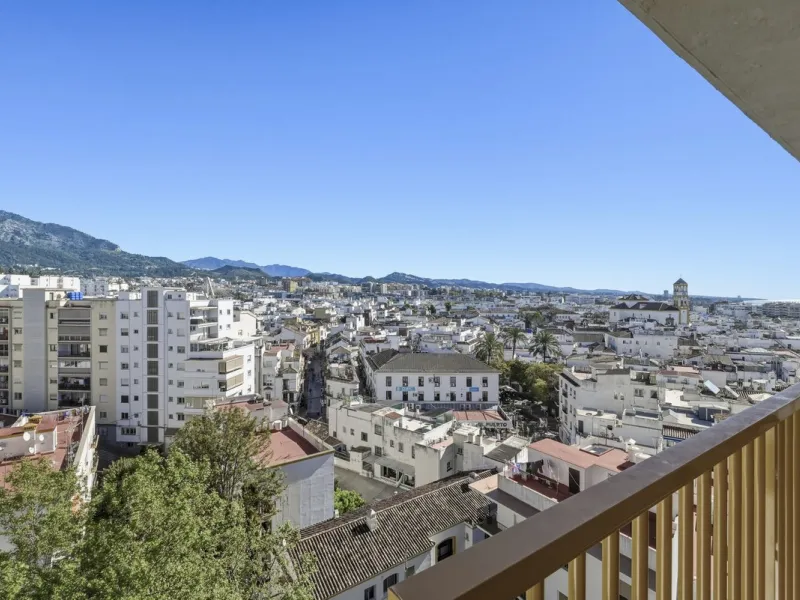 Vibrant City Living: Top Floor Jewel in the Heart of Marbella
