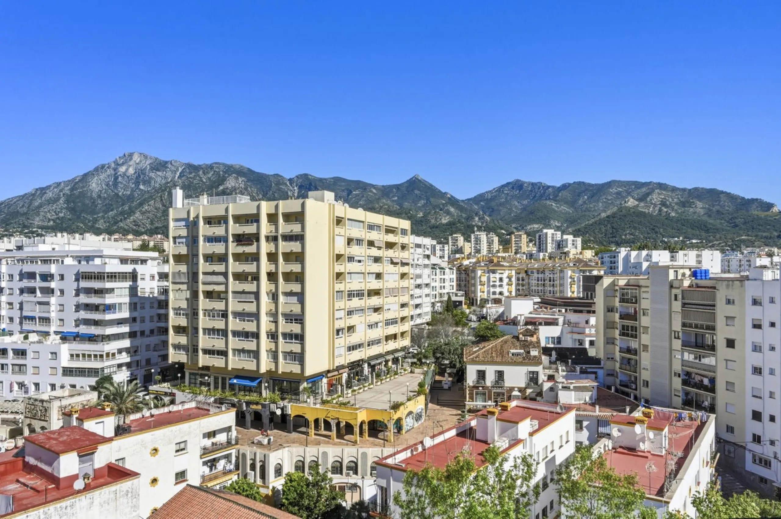 Vibrant City Living: Top Floor Jewel in the Heart of Marbella