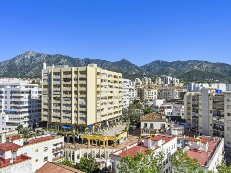 Vibrant City Living: Top Floor Jewel in the Heart of Marbella