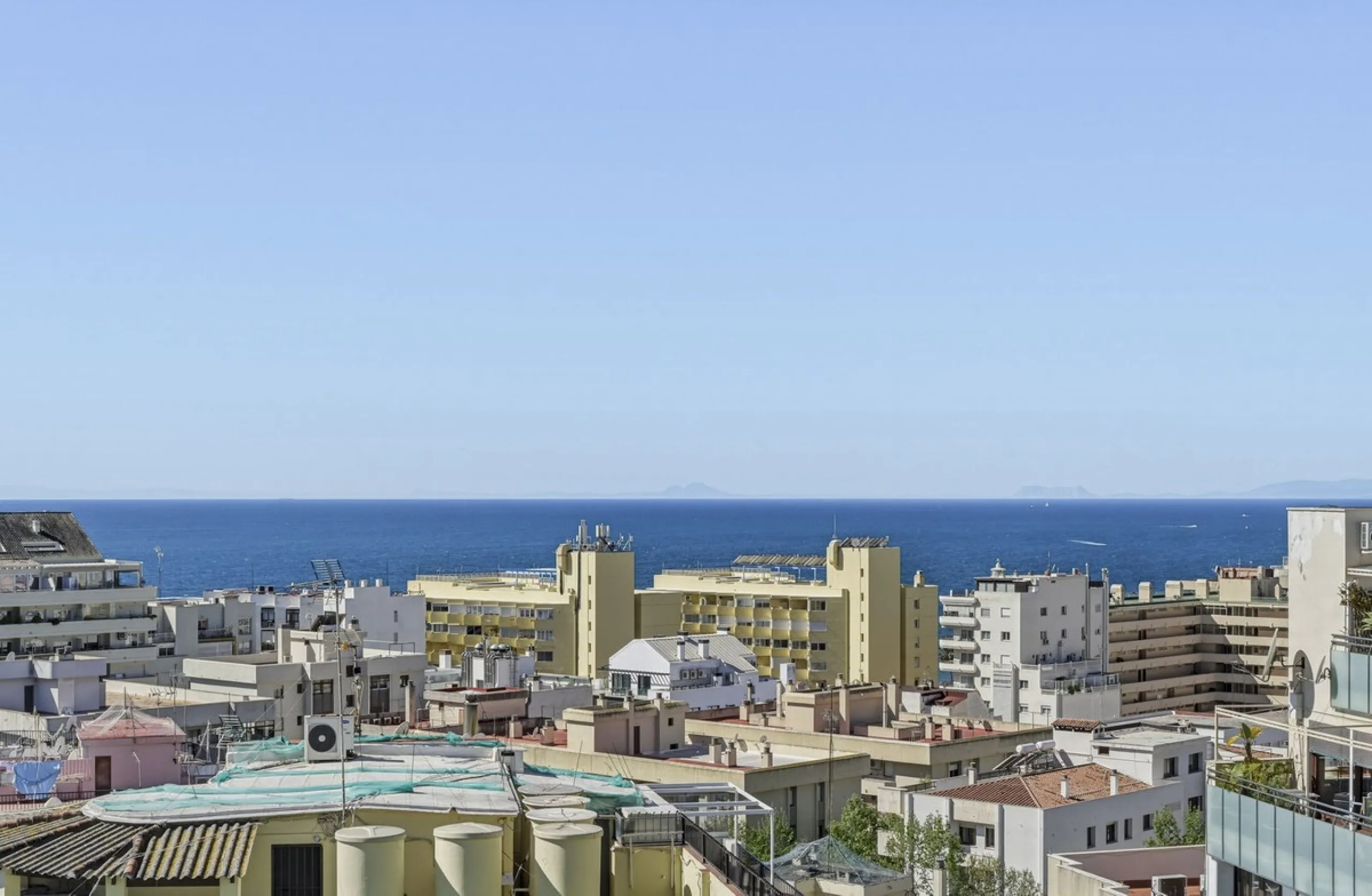 Vibrant City Living: Top Floor Jewel in the Heart of Marbella