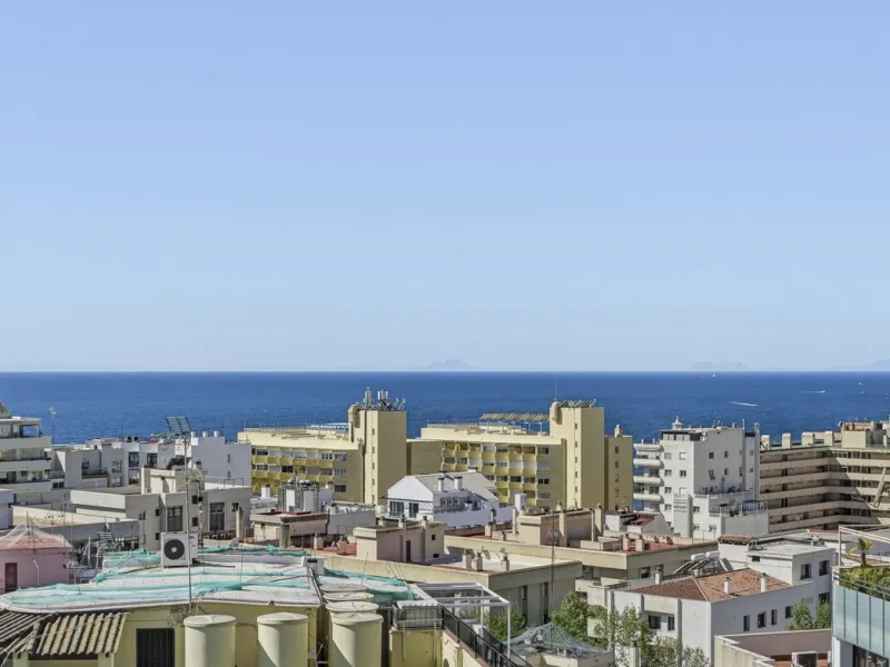 Vibrant City Living: Top Floor Jewel in the Heart of Marbella