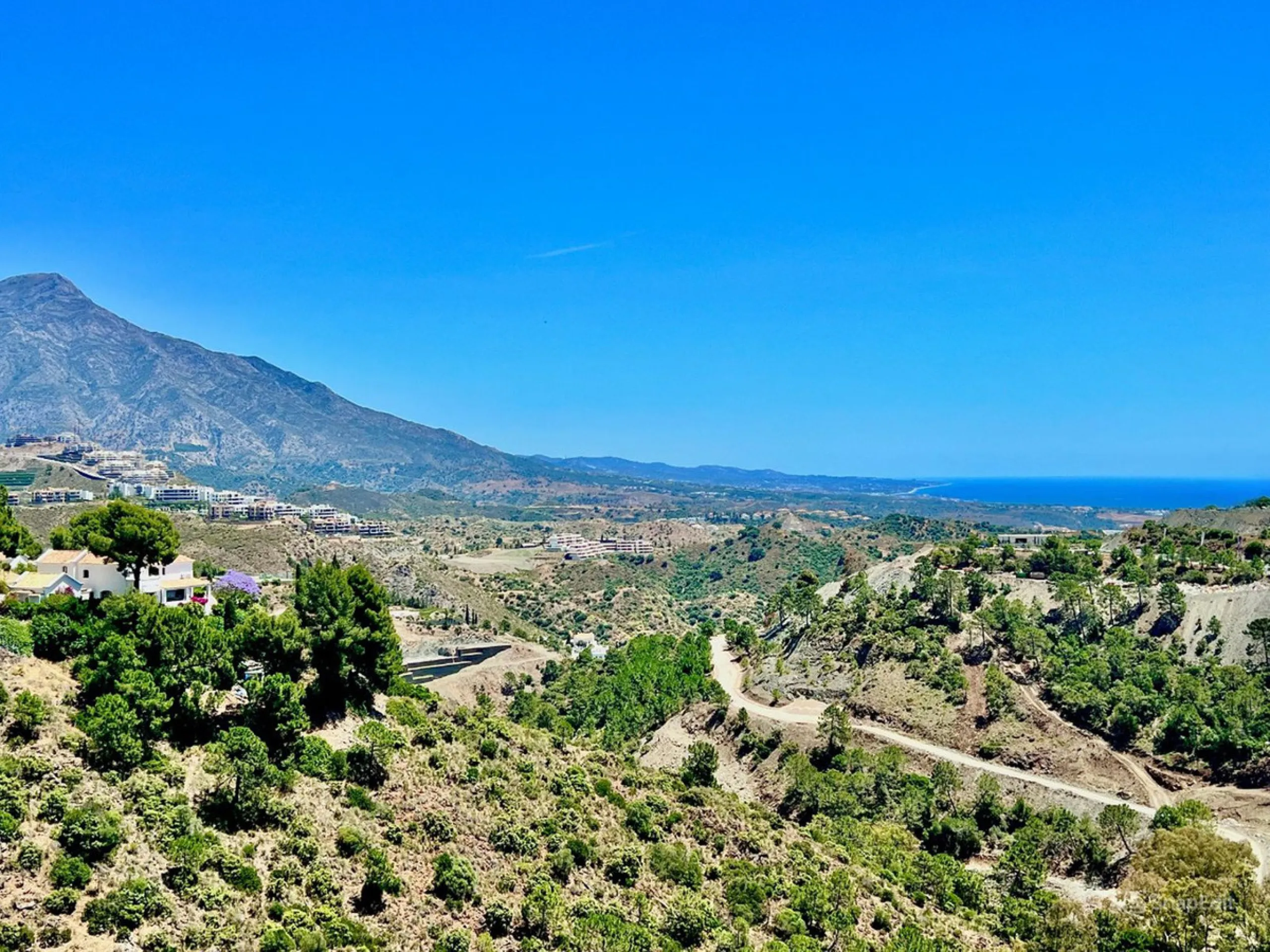 PLOT FOR SALE WITH PROJECT AND LICENSE IN PRESTIGIOUS EL MADROÑAL – GATE 1