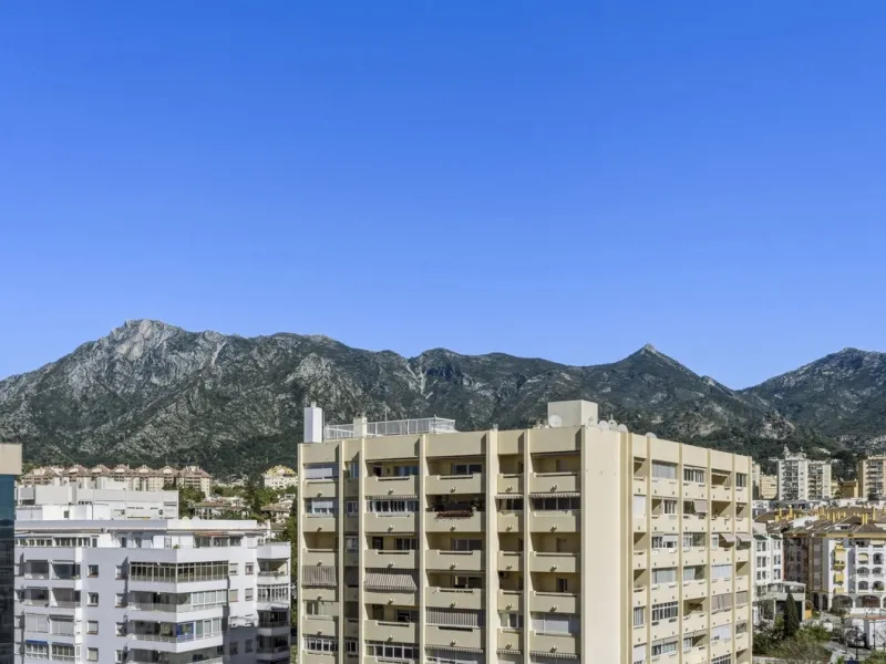 Vibrant City Living: Top Floor Jewel in the Heart of Marbella