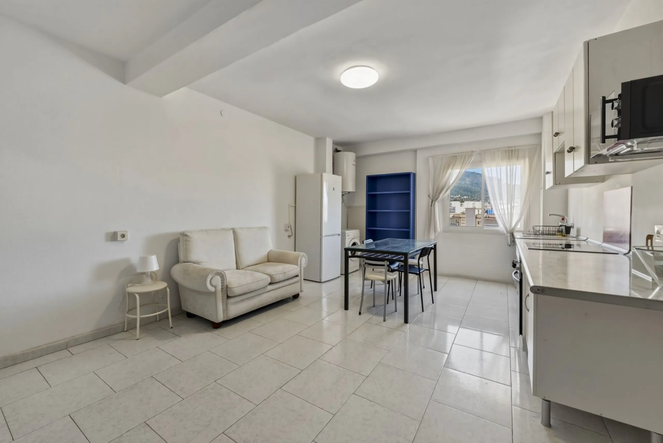 Vibrant City Living: Top Floor Jewel in the Heart of Marbella
