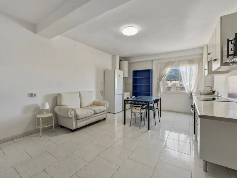 Vibrant City Living: Top Floor Jewel in the Heart of Marbella