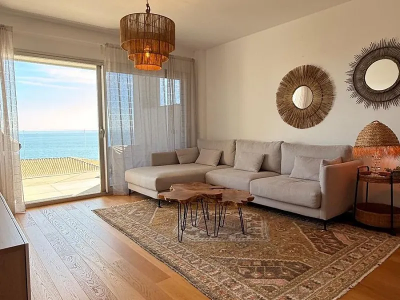 For sale: First-floor apartment with 3 bedrooms, 2 bathrooms, fully equipped independent kitchen, laundry room, and storage room. This apartment stands out for its sea views from the living-dining room, which leads to a spacious terrace where you can enjo