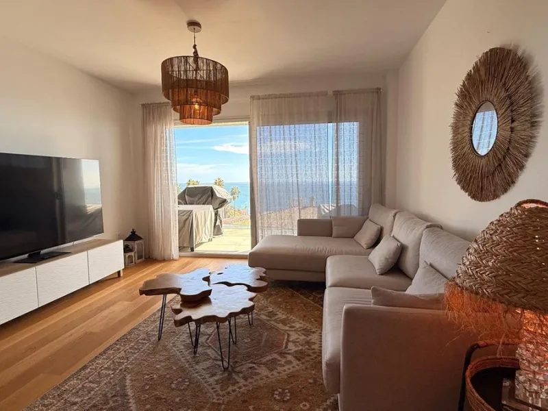 For sale: First-floor apartment with 3 bedrooms, 2 bathrooms, fully equipped independent kitchen, laundry room, and storage room. This apartment stands out for its sea views from the living-dining room, which leads to a spacious terrace where you can enjo