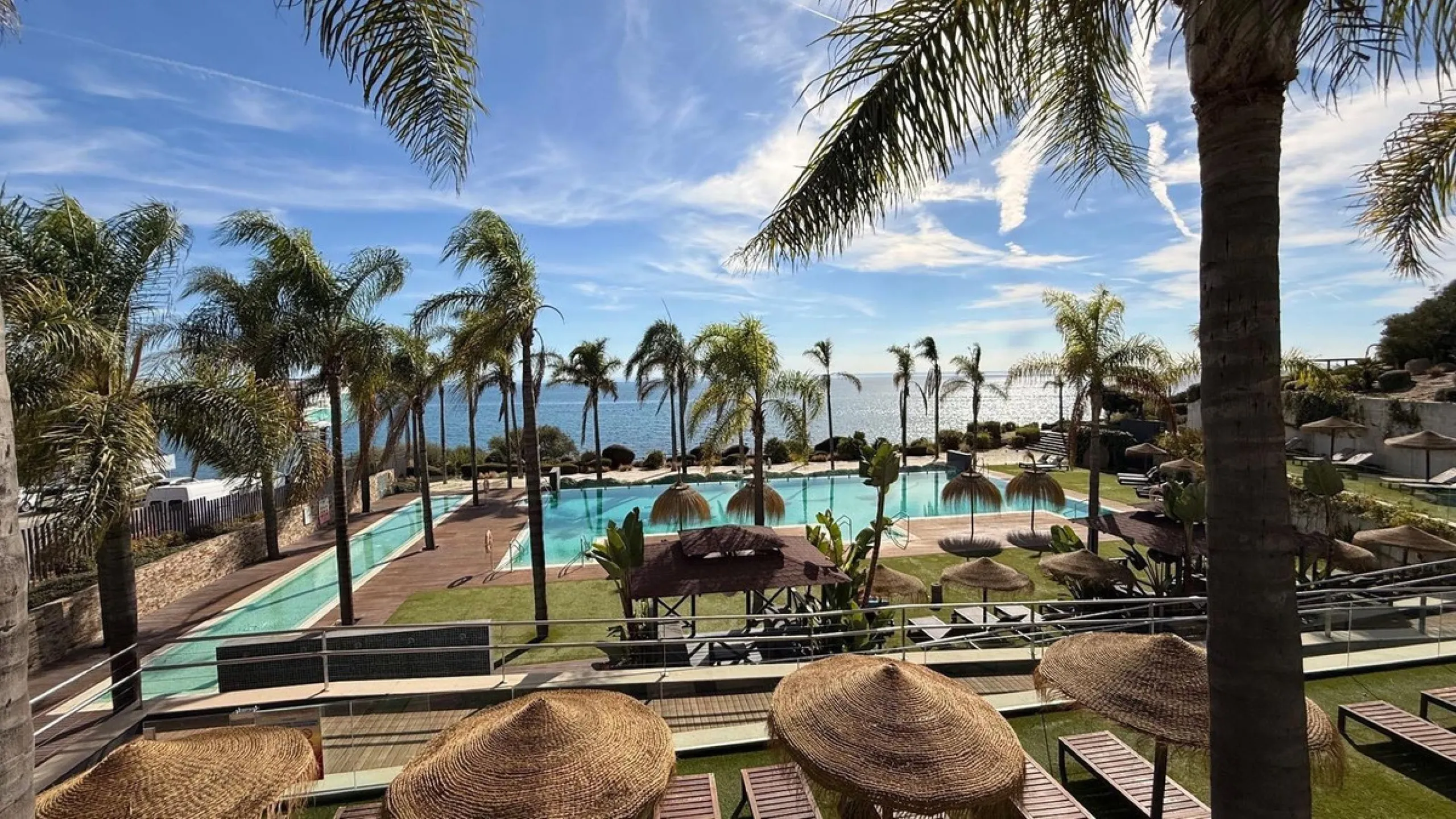 For sale: First-floor apartment with 3 bedrooms, 2 bathrooms, fully equipped independent kitchen, laundry room, and storage room. This apartment stands out for its sea views from the living-dining room, which leads to a spacious terrace where you can enjo