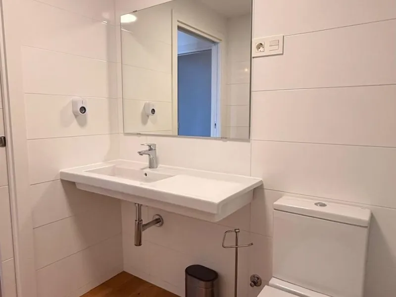 For sale: First-floor apartment with 3 bedrooms, 2 bathrooms, fully equipped independent kitchen, laundry room, and storage room. This apartment stands out for its sea views from the living-dining room, which leads to a spacious terrace where you can enjo