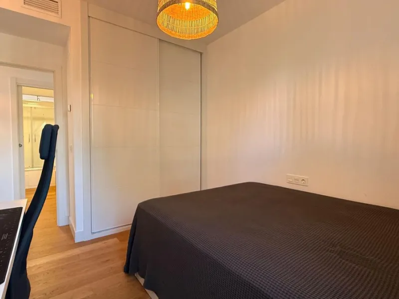 For sale: First-floor apartment with 3 bedrooms, 2 bathrooms, fully equipped independent kitchen, laundry room, and storage room. This apartment stands out for its sea views from the living-dining room, which leads to a spacious terrace where you can enjo