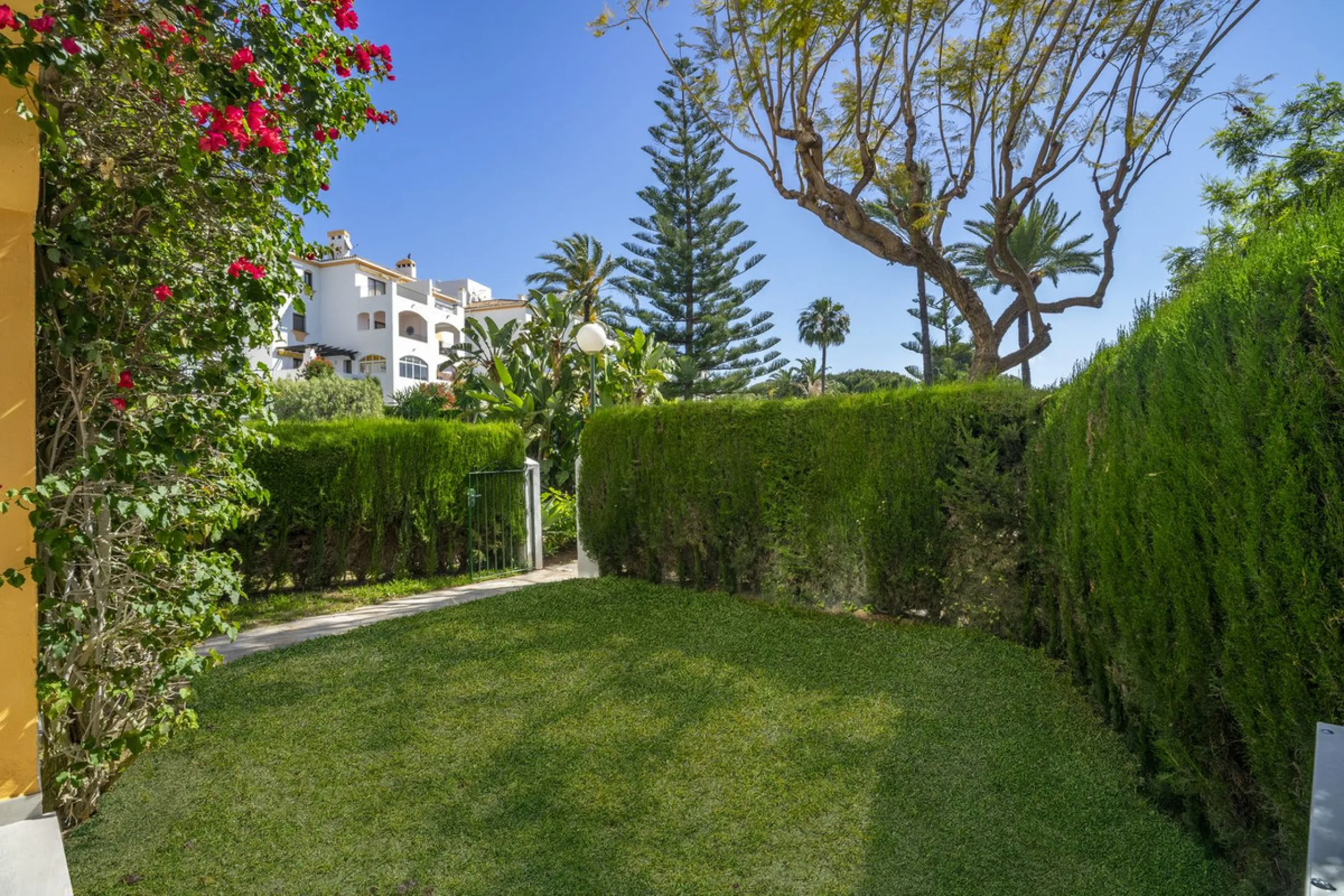 **Garden Apartment for Sale in a Highly Demanded Urbanisation **