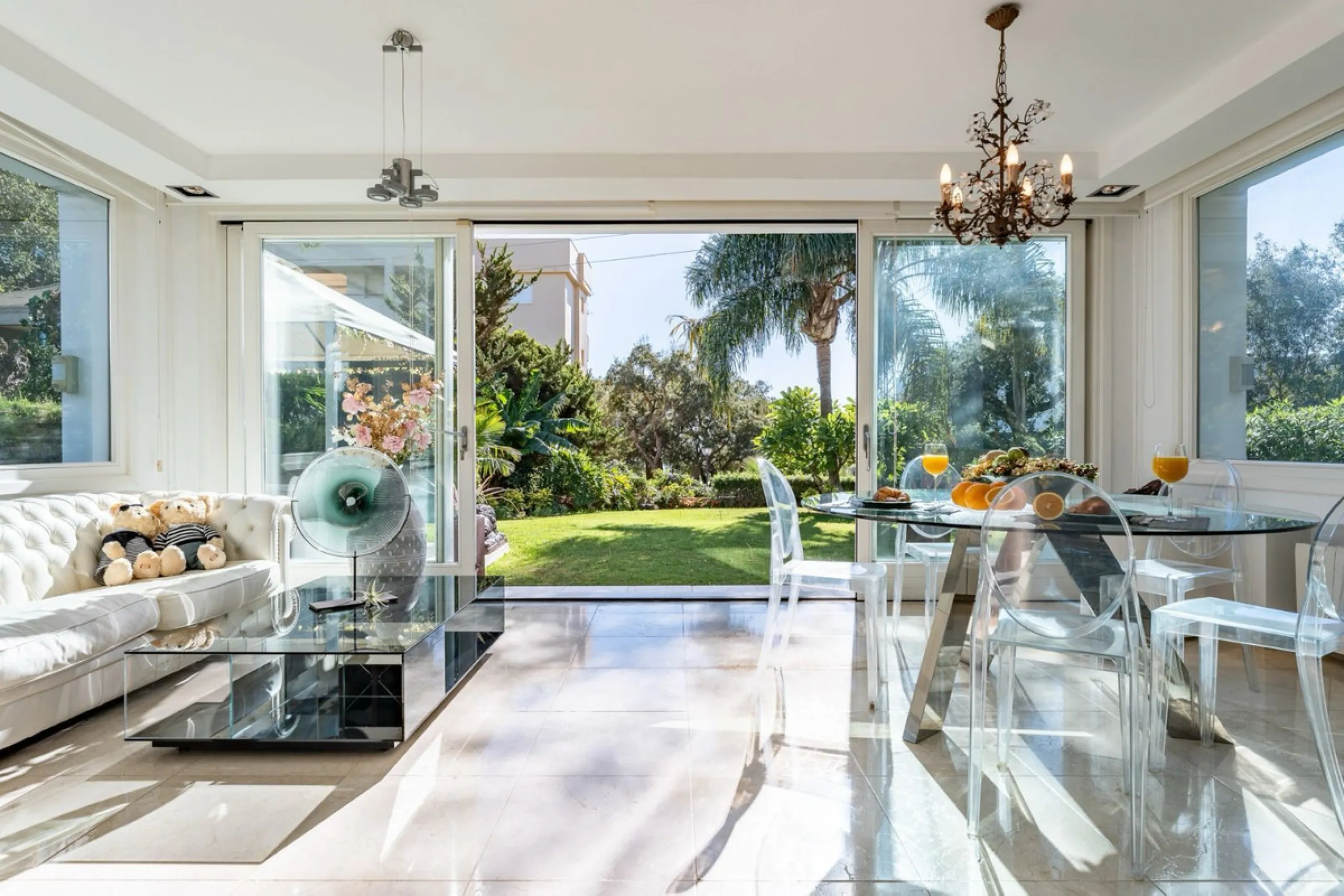 House - Detached Villa в продаже в Mijas, Málaga. В доме 4 спален и 4 ванных комнат. Площадь дома 250 м². Площадь участка 562 м²