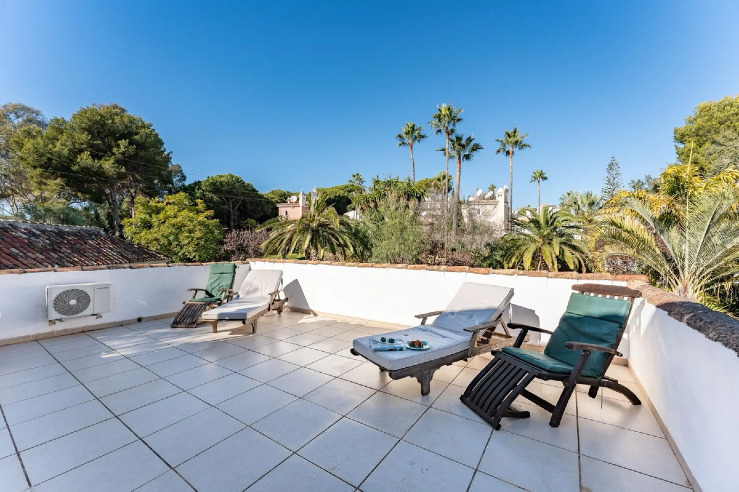 House - Detached Villa в продаже в Mijas, Málaga. В доме 4 спален и 4 ванных комнат. Площадь дома 250 м². Площадь участка 562 м²