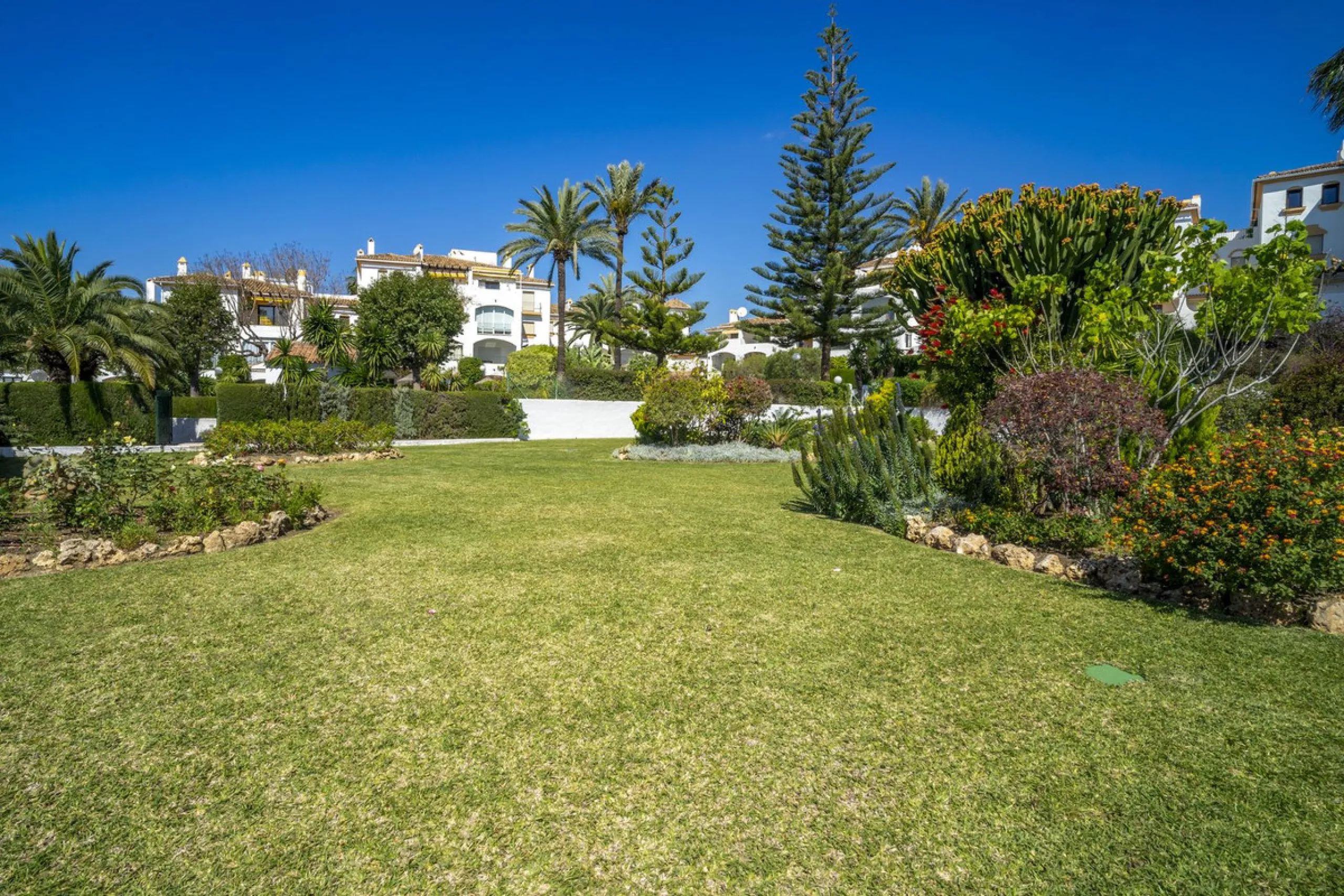 **Garden Apartment for Sale in a Highly Demanded Urbanisation **